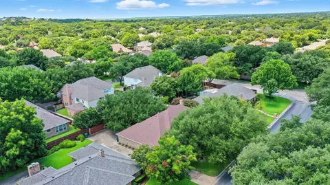 6713 Meadows West Dr S, Fort Worth, TX 76132