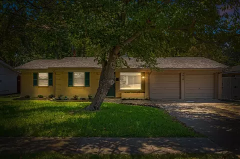 3010 Topaz Ln, Farmers Branch, TX 75234