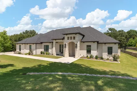 624 Bonnards Peak Rd, Burleson, TX 76028