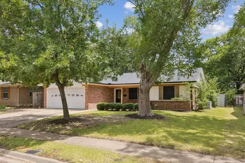 2321 Diana Dr, Sherman, TX 75092