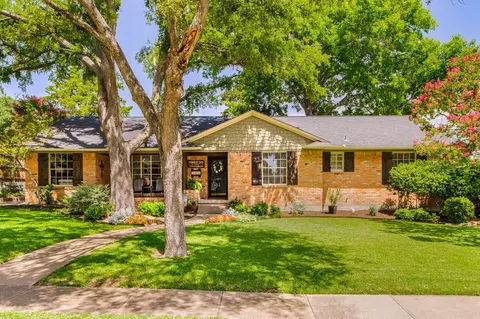 2404 Grandview Dr, Richardson, TX 75080