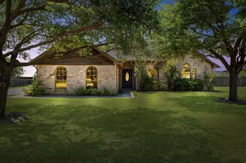813 El Campo Dr, Rio Vista, TX 76093