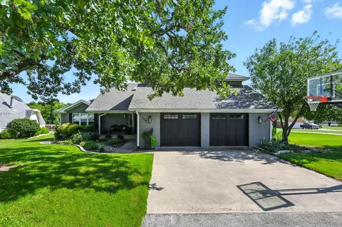 116 Seminole Dr, Lake Kiowa, TX 76240
