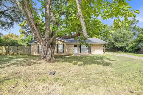 307 Gregory St, Joshua, TX 76058