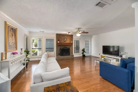 1428 Palmnold Cir E, Fort Worth, TX 76120