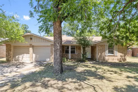 2306 14th St, Brownwood, TX 76801