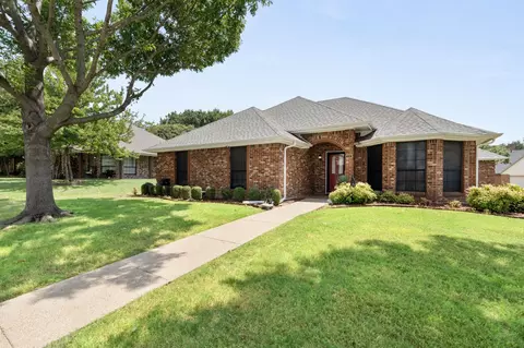 106 Indian Hills Dr, Waxahachie, TX 75165