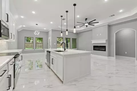 2110 El Paso, Grand Prairie, TX 75051