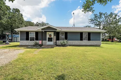 564 Longhorn Pkwy, Axtell, TX 76624