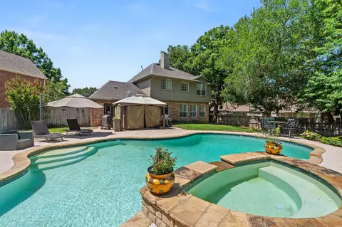 2100 Mikasa Dr, Arlington, TX 76001