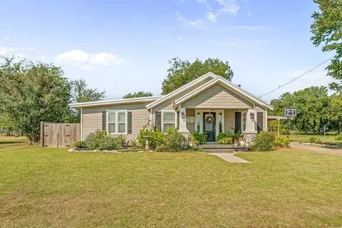 209 Lakeview St, Glen Rose, TX 76043