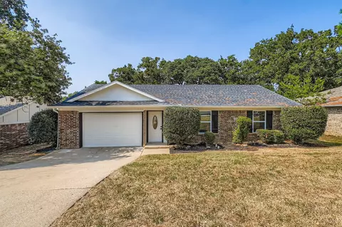 6403 Woods Edge Dr, Arlington, TX 76016
