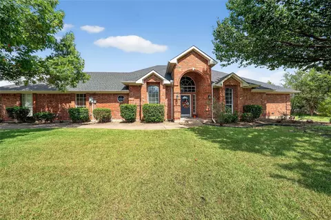 5090 April Ln, Waxahachie, TX 75165