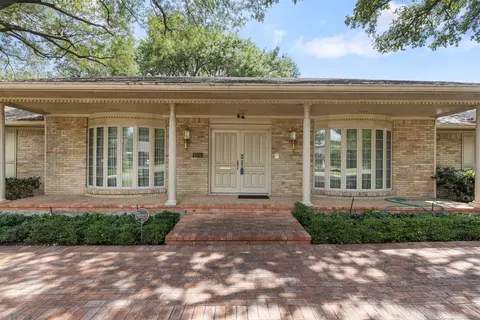6936 Lupton Dr, Dallas, TX 75225