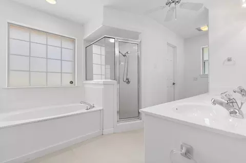 Bath - 403 Ocampo Ct, Waco, TX 76708 photo 3 of 4