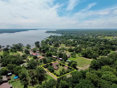 104 W Bayside Dr, Mabank, TX 75156