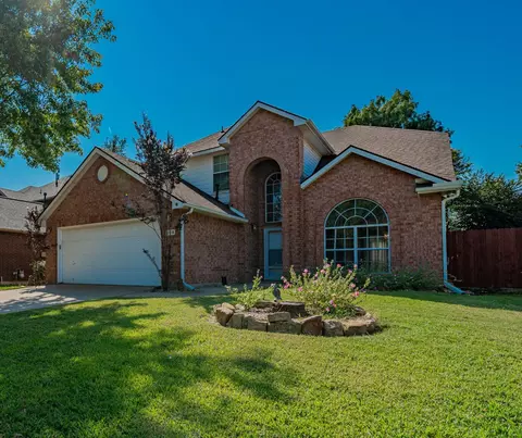 2715 Chatsworth Dr, Grapevine, TX 76051