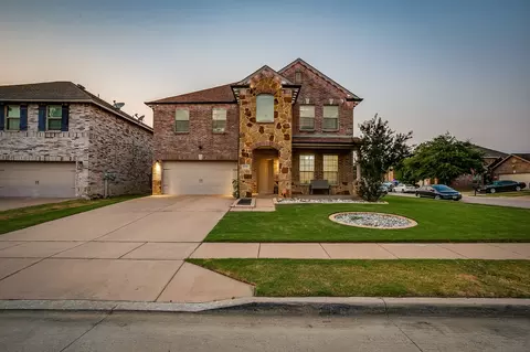 8737 Noontide Dr, Fort Worth, TX 76179