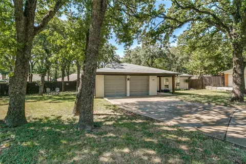 6913 Daniel Ct, North Richland Hills, TX 76182