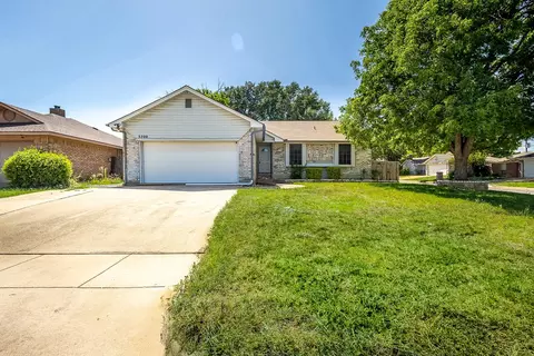 3700 Huntwick Dr, Fort Worth, TX 76123