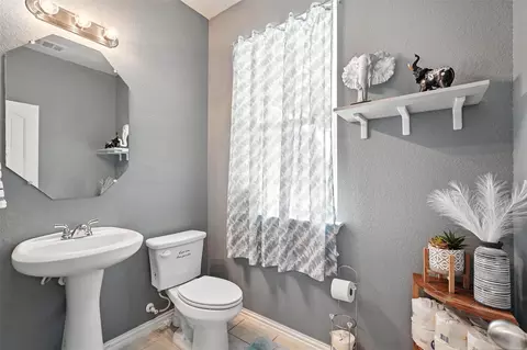 Bath - 314 Frank St, Terrell, TX 75160 photo 1 of 5