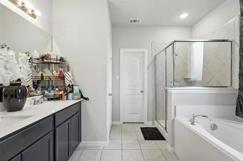 Bath - 314 Frank St, Terrell, TX 75160 photo 2 of 5