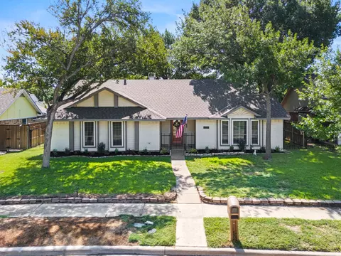 218 Creekside Ln, Coppell, TX 75019