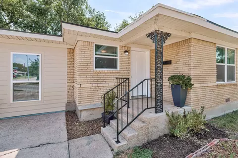 4154 Mackey Dr, North Richland Hills, TX 76180