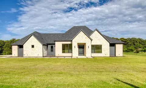 1044 Hidden Oaks Dr, Wills Point, TX 75169