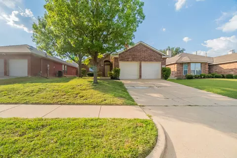 2833 Snowy Owl Dr, Mesquite, TX 75181