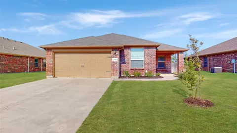 224 Oaklawn Dr, Ponder, TX 76259