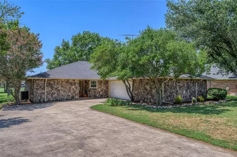 310 Navajo Trl, Gainesville, TX 76240