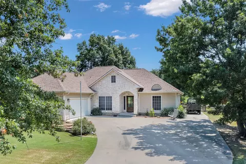 102 Kiowa Dr N, Lake Kiowa, TX 76240