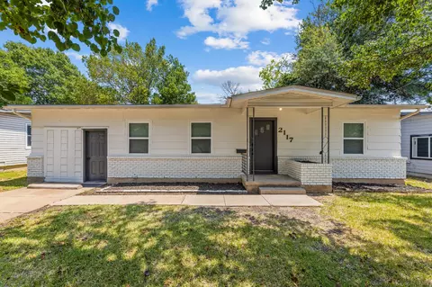 2117 N Shannon St, Sherman, TX 75092