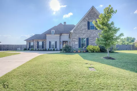 1103 Calle Lago Ct, Bossier City, LA 71111