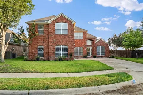 5545 Cranberry Dr, Fort Worth, TX 76137