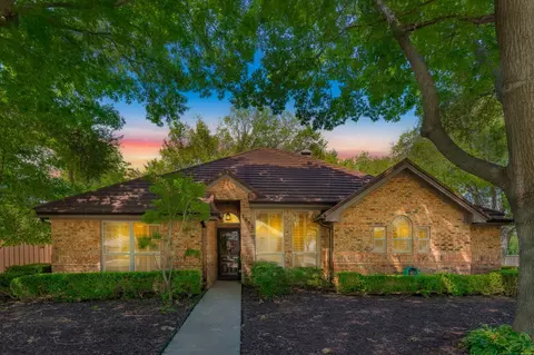 3802 Bluegrass Dr, Grand Prairie, TX 75052