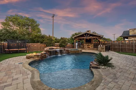 704 Sutherland Dr, Mckinney, TX 75071