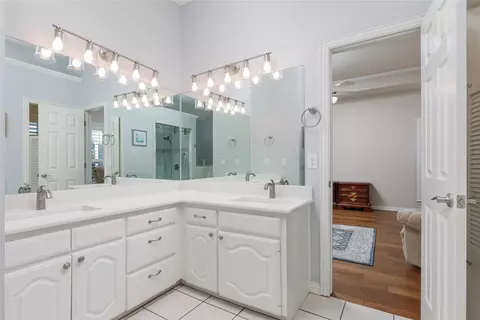 Bath - 1444 Trinity Meadows Dr, Talty, TX 75160 photo 3 of 3