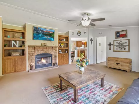428 N Main St, Oakwood, TX 75855