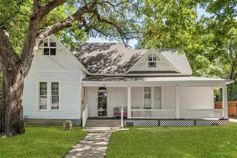 1404 W Main St, Waxahachie, TX 75165