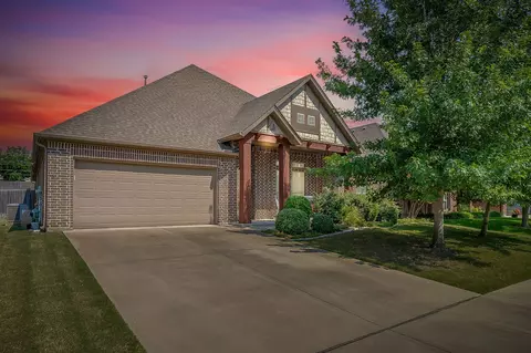 4005 Brookdale Rd, Benbrook, TX 76116