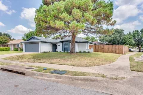 Exterior - 6477 Fairview Dr, Watauga, TX 76148 photo 2 of 4