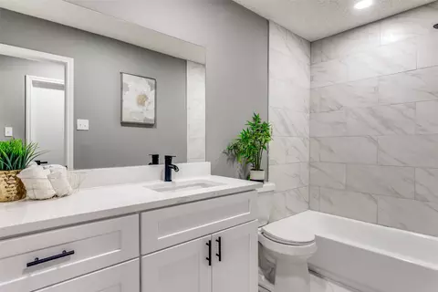 Bath - 6477 Fairview Dr, Watauga, TX 76148 photo 4 of 5