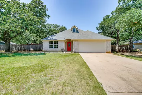 202 Woodlawn Dr, Keene, TX 76059