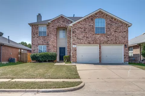 1011 Stonebrook Dr, Grand Prairie, TX 75052