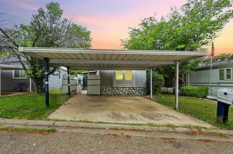 142 Karen Ln, Euless, TX 76040