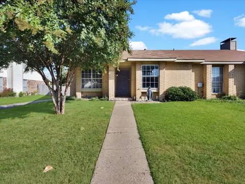 3905 Queens Ct, Garland, TX 75043