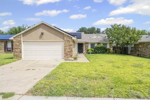 2121 Newbury Dr, Arlington, TX 76014