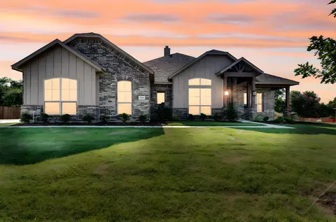 723 Crystal Lk Ln, Red Oak, TX 75154